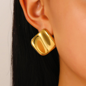 Boucles d'oreilles carrées en métal à la mode en acier inoxydable plaqué or ne se décolore pas Boucles d'oreilles Dainty Bump Lava Boucles d'oreilles irrégulières - Product Image 2