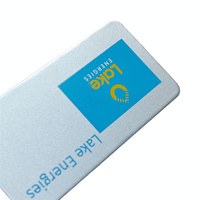 Étiquette personnalisée en aluminium imprimée bleu clair avec logo et code-barres