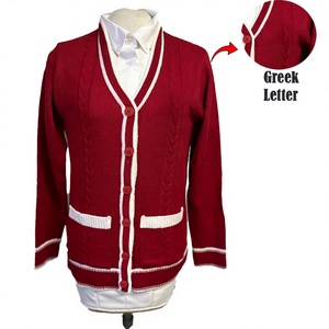 Cardigan rouge tricoté pour femme de la Sororité Grecque Delta, avec deux tresses sur le devant et le dos, broderies personnalisées, boutons, col en V, universitaire - Product Image 1