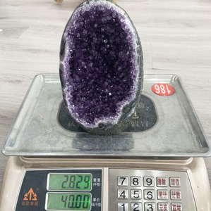 Vente en gros de grappe de géodes d'améthyste naturelle violet foncé du Brésil et d'Uruguay, 1-3 kg, cristal brut de guérison, ornement Feng Shui pour la prospérité - Product Image 6