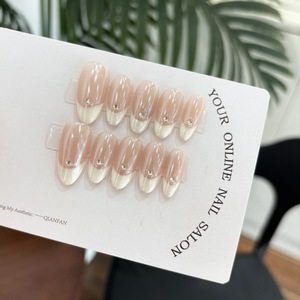 Vente en gros de faux ongles Aurora haut de gamme, 10 pièces, faits à la main, courts, en acrylique naturel, avec cristaux, personnalisables - Product Image 3