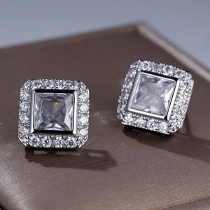 Boucles d'oreilles clous en zircon taille princesse blanc champagne, serti clos géométrique, bijoux de mode classiques pour femme pour les soirées - Product Image 4