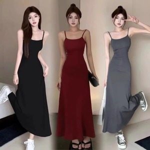 Nouvelle Robe Longue Décontractée Noire Sexy et Amincissante pour Femme, Style Tendance d'Été, Col Halter et Épaules Dénudées, Unie et Respirante - Product Image 4