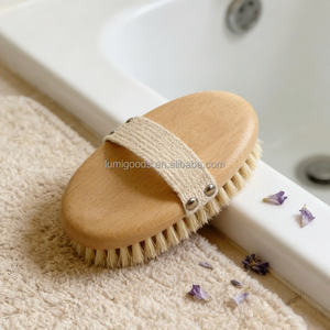 فرشاة جسم خشبية بشعار مخصص وشعيرات نايلون، تصميم بيضاوي بسيط للتدليك والتقشير أثناء الاستحمام وتنظيف البشرة الجافة - Product Image 3