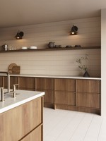 Armoires de cuisine en placage de bois avec système d'éclairage encastré et panneau arrière pour la gestion des câbles