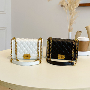 Sac bandoulière carré en PU matelassé pour femme avec broderie et chaîne, collection Printemps 2026, design rétro tendance - Product Image 3