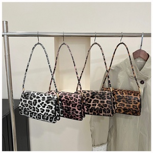 2025 nouveau motif léopard mode femmes polyvalent petit sac carré en cuir PU unique épaule sous les bras sac - Product Image 1