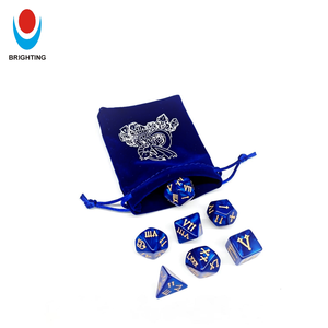Pochette en velours bleu royal personnalisée avec cordon de serrage 8x10cm, convient pour un <span class=keywords><strong>jeu</strong></span> de 7 dés DND, fermeture à cordon, cadeau idéal pour les jeux de rô<span class=keywords><strong>le</strong></span> - Product Image 1