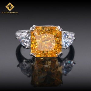 Anillo de Compromiso de Plata de Ley 925 con Diamante Corte Princesa Amarillo para Mujer, en Existencia - Product Image 1