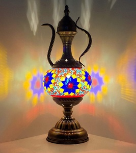 Lampe de table en mosaïque marocaine turque artisanale de Marrakech, lampe à thé en verre coloré, lampe d'Aladin avec base en bronze - Product Image 4