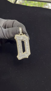 Pendentif Charme en Argent 925 et Moissanite, Unisexe, Style Hip Hop, Bijou de Mariage pour Hommes et Femmes, Accessoire Tendance et Étincelant, Sertissage en Grille - Product Image 4