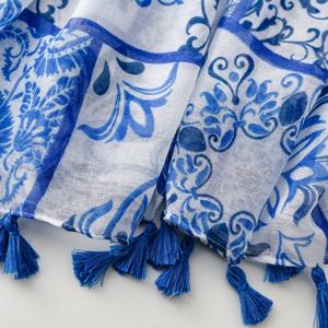 Neues Design <span class=keywords><strong>Navy</strong></span> Floral Printed Viskose Schal Fransen Kopftuch und Beach Cover Schal für Frauen Muslim Foulard <span class=keywords><strong>Wrap</strong></span> - Product Image 4