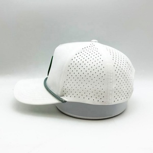 Casquette de baseball et de golf sportive à 5 panneaux, imperméable, avec logo personnalisé en patch de caoutchouc PVC, perforations découpées au laser pour le surf - Product Image 4