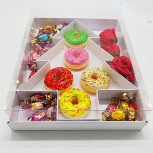 Boîte cadeau en carton en forme de sapin de Noël de 12 pouces pour chocolats et fraises, idéale pour la restauration et les friandises - Product Image 1