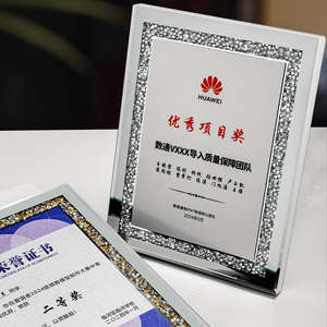 <span class=keywords><strong>Plaque</strong></span> métallique avec logo personnalisé en <span class=keywords><strong>aluminium</strong></span> argenté et assurance UV Cadre <span class=keywords><strong>photo</strong></span> Nouveau style de <span class=keywords><strong>plaque</strong></span> trophée en cristal souvenir d'affaires - Product Image 5