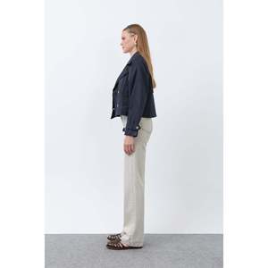 Trench-coat court pour femme de la marque Soul, design moderne et élégant, bleu marine, parfait pour toutes les saisons, disponible en tailles S-L - Product Image 4