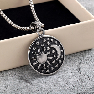 Collar con Colgante de Acero Inoxidable yunnique, Diseño Unisex de Sol, Luna y Árbol, Joyería de Moda, Regalo para Combinar con Ropa - Product Image 4
