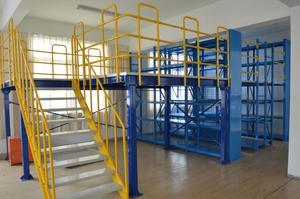 Plataforma de almacenamiento industrial de servicio pesado personalizada, sistema de entresuelo, escalera de acero, protección contra la corrosión, estantes con recubrimiento en polvo - Product Image 5