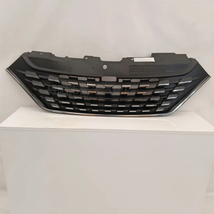 Rejilla Delantera para Iveco Daily 2019+, ABS Negro con Lámina Dorada, Número de Pieza de Repuesto 5802317675 5802317672 - Product Image 1