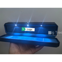 Boîte à bijoux en cuir bleu avec logo estampage or Paquet de bijoux LED de luxe Boîtes à bagues personnalisées Boîte à bijoux avec lumières