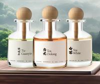 Vente en gros de haute qualité logo personnalisé 50ml diffuseur de voiture aromathérapie couvercle en bois diffuseur bouteille en verre