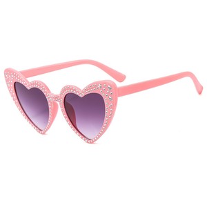 Lunettes de soleil de luxe en forme de cœur avec grand cadre, lunettes de soleil effet amour, lunettes de soleil rétro pour femmes, protection UV400, 1 pièce - Product Image 1