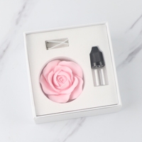 Diffuseur d'huiles essentielles en céramique parfumée en forme de rose rose en porcelaine, désodorisant de voiture et parfum d'ambiance pour la maison