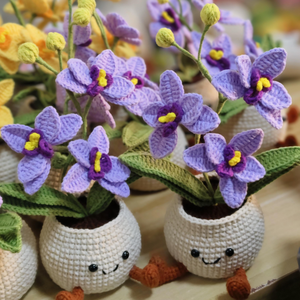 Fleurs artificielles en pot <span class=keywords><strong>d</strong></span>'orchidée tricotées à la main, mignonnes et abordables, avec design de pot souriant au crochet personnalisé pour la <span class=keywords><strong>d</strong></span>écoration intérieure et les cadeaux de fêtes - Product Image 3