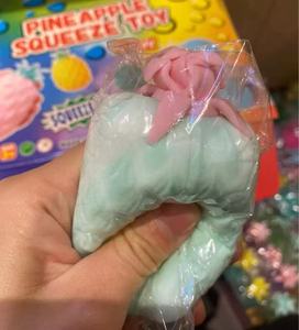Nuevo juguete blando de harina TPR, juguetes bonitos para aliviar el estrés de piña, juguetes de bola para apretar novedosos para adultos de rebote lento - Product Image 6