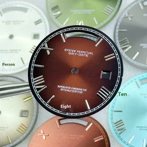 Esfera de reloj nueva y mejorada, con números romanos, diseño deportivo, adecuada para uso formal. - Product Image 3