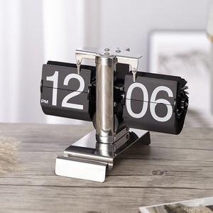 Nhựa lật đồng hồ với chuyển trang Tính năng cơ khí kim hiển thị hình dạng tam giác có tính năng lịch nghỉ hưu dịp - Product Image 1