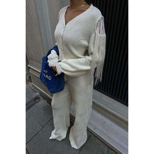 Conjunto de Cárdigan y Pantalones de Punto Sobe Color Crudo, Atuendo Casual Otoñal para Mujer, Transpirable, Corte Estándar - Product Image 4