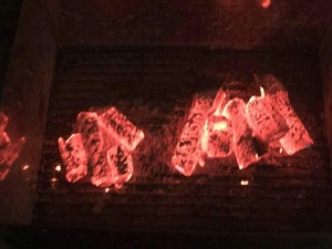 Briquettes <span class=keywords><strong>de</strong></span> <span class=keywords><strong>charbon</strong></span> <span class=keywords><strong>de</strong></span> <span class=keywords><strong>bois</strong></span> hexagonales HongQiang <span class=keywords><strong>de</strong></span> haute qualité à allumage rapide et stable pour grossistes - Product Image 4
