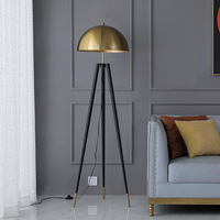 Lampe de sol/de table en fer de luxe légère de style designer, forme de champignon trigéminal, pour salon, chevet, villa, salle d'exposition d'art, lumière LED chaude