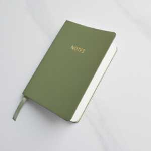 Mini Libreta Portátil de Cuero PU Verde, Diario con Logotipo Personalizado en Lámina Dorada, Blocs de Notas, Artículos de Papelería Escolares, 100 Hojas - Product Image 2