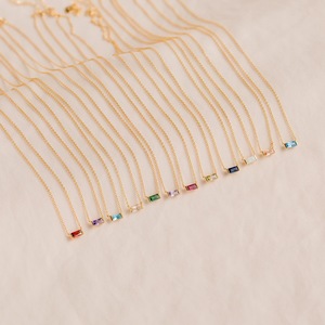 Para Venta al por Mayor: Colgante de Cadena con Eslabones de Acero Inoxidable Chapado en Oro de 18K con Zirconia, Diseño Geométrico de Moda para Niños, Piedra de Nacimiento de Julio - Product Image 5