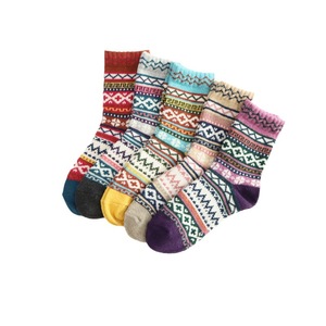 <span class=keywords><strong>Chaussettes</strong></span> d'hiver pour femmes pour <span class=keywords><strong>Amazon</strong></span> <span class=keywords><strong>Chaussettes</strong></span> d'équipage florales en tricot épais transfrontalier Automne Hiver Style ethnique Chaud pour le commerce extérieur - Product Image 5