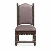 Chaise de salle à manger coloniale espagnole à dossier haut avec revêtement en damassé mauve, tablier sculpté, pieds cabriole et garniture cloutée