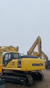 Excavatrice sur chenilles hydraulique Komatsu PC270 de 27 tonnes avec godet de terrassement, utilisée pour la construction et l'agriculture - Product Image 3