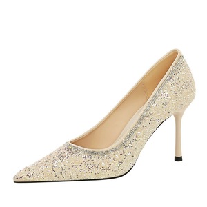 Escarpins élégants pour femme à talons hauts, à bout pointu, à décolleté peu profond, ornés de paillettes et de perles, à enfiler, sans bride - Product Image 6