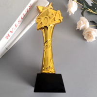 Trophées de compétition en résine à base de cristal Souvenirs de trophée étoile d'or Trophée de cristal gravé personnalisé