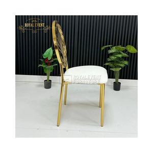 כסא חתונה ממתכת בציפוי כרום זהוב מבריק ויפה, עמיד וזול במבצע חם מהמפעל, עם מושב לבן לאירועים וחתונות. - Product Image 3