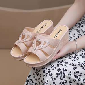 Sandalias de cuña para mujer, de verano, con suela gruesa antideslizante, forro suave de EVA, a la moda, de color sólido, albaricoque, dorado, negro, con cierre de gancho y bucle para adulto. - Product Image 3