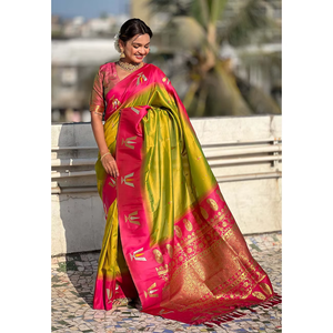 Sari traditionnel en soie douce Elite Weaves, vert méhendi, tissé avec des fils de zari et des motifs contrastés de Tilak, vêtements indiens et pakistanais - Product Image 6