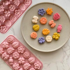 2 Moules en Silicone Alimentaire en Forme de Fleur pour Bonbons et Chocolats - Produit Ménager Écologique pour <span class=keywords><strong>la</strong></span> Préparation de Puddings, Savons, Biscuits et Desserts - Product Image 3