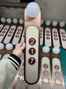 ป้ายประตูห้องน้ำ/โรงแรม/อพาร์ทเมนท์ ปี 2026 รุ่นใหม่ RFQprint แบบมีไฟส่องสว่าง ดีไซน์ทันสมัย สั่งทำได้ตามต้องการ พร้อมป้ายห้ามรบกวน และหมายเลขบ้าน - Product Image 4