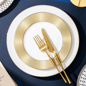 <span class=keywords><strong>Service</strong></span> de vaisselle en <span class=keywords><strong>porcelaine</strong></span> de style luxe assiettes rondes avec bord doré assiette décorative en céramique avec bord doré plats élégants - Product Image 4