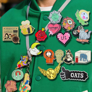 Fabrika toptan Metal yaka iğnesi tasarım kendi Logo <span class=keywords><strong>Pin</strong></span> üzerinde kordon Metal el sanatları özel yumuşak emaye Pins - Product Image 1