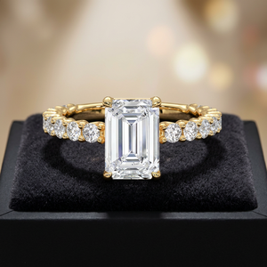 Anillo de Compromiso con Diamante Cultivado en Laboratorio con Corte Esmeralda, Certificado IGI, con Piedras Laterales Pavé, Engaste de Cuatro Puntas en Oro de 10K, 14K, 18K, Plata 925, 935 - Product Image 1