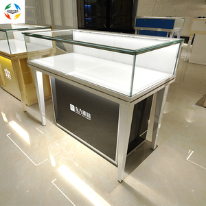 Cửa Hàng Quang Học Thiết Kế Nội Thất Mặt Bàn Bằng Kính Và Chân Vàng Hồng Kính Mắt Hiện Đại Trưng Bày - Product Image 3